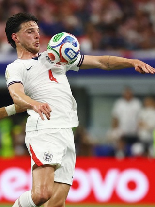 HLV Tuchel nói điều cực bất ngờ về chấn thương của Declan Rice sau trận Anh thắng Croatia, hóa ra là…