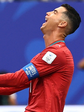 Đến lúc Ronaldo nên ngồi dự bị?