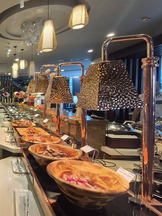 Mua ảnh check-in giá 10.000 đồng/tấm để 'phông bạt' cuộc sống sang chảnh