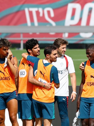 Đàn em Ronaldo khiến nội bộ Bồ Đào Nha tranh cãi dữ dội, HLV Martinez phải ‘đại phẫu’ khẩn cấp