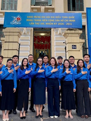 Hà Nội rực sắc xanh tuổi trẻ hướng về Đại hội Đoàn toàn quốc