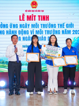 Bộ GD-ĐT yêu cầu mỗi cán bộ, giáo viên, học sinh là một 'đại sứ sống xanh'