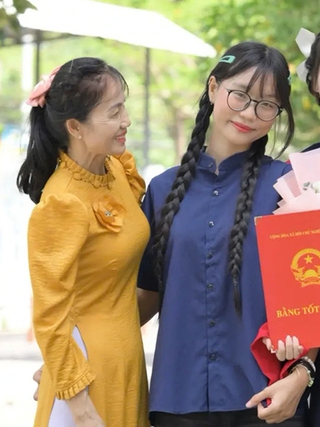 Cách người trẻ gửi yêu thương cho gia đình từ xa