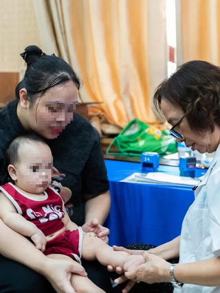 'Hành trình yêu thương' chung tay chăm sóc sức khỏe gia đình Việt