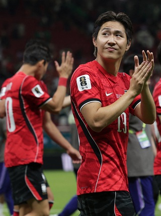 Hàn Quốc sớm bị loại, Lee Kang-in vẫn sánh vai Messi trong đội hình tiêu biểu vòng bảng World Cup