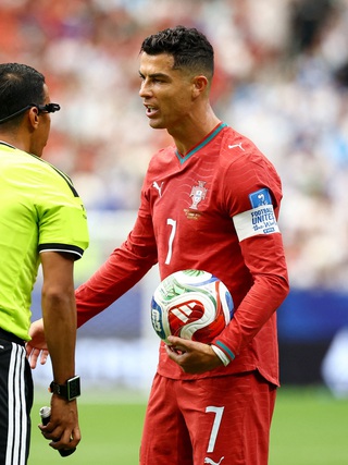 'Lời nguyền' World Cup 16 năm trước đe dọa Bồ Đào Nha: Ronaldo lại thua sớm?