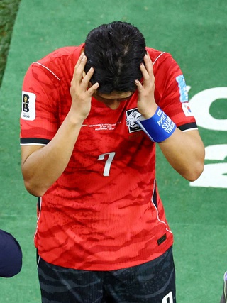 Son Heung-min viết tâm thư xúc động rồi... xóa: 'Tôi đau đớn khi giấc mơ sụp đổ'