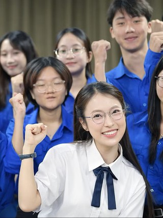 Cơ duyên đặc biệt đưa MC Khánh Vy trở thành đại sứ Tiếp sức mùa thi