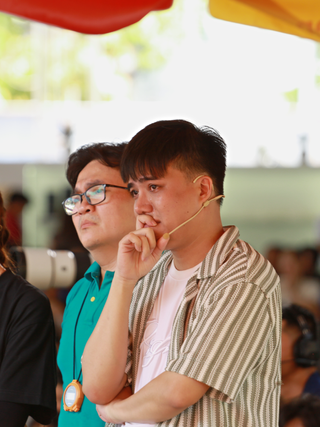 Nam diễn viên là bố 5 con, bật khóc nhắc về tuổi thơ thiếu tình thương