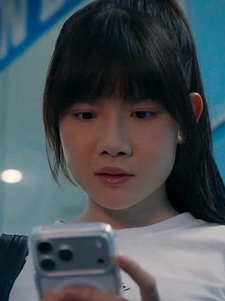 Vì sao nữ chính trong phim 'Phía bên kia thành phố' gây sốt?