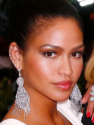 Ca sĩ Cassie bí mật rời Mỹ sau khi nhận 750 tỉ đồng từ Diddy