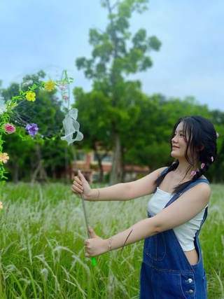 Đẹp như phim, đồi cỏ lau giữa TP.HCM đang khiến giới trẻ phát sốt