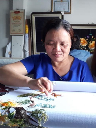 Người nghệ nhân khuyết tật giữ hồn chỉ lụa