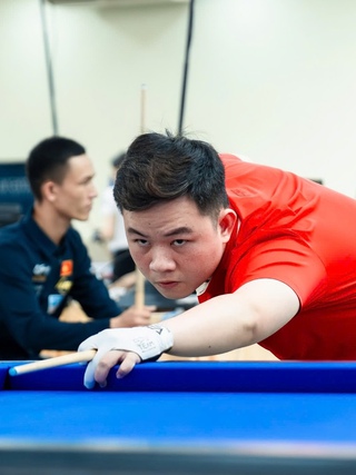 Billiards: Trần Quyết Chiến bất ngờ bị loại sớm, Bao Phương Vinh ngược dòng vào knock-out