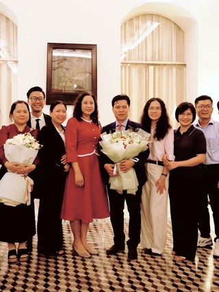 Học trò, luật sư chúc mừng Giáo sư Đỗ Văn Đại nhận huân chương Cành cọ Hàn lâm