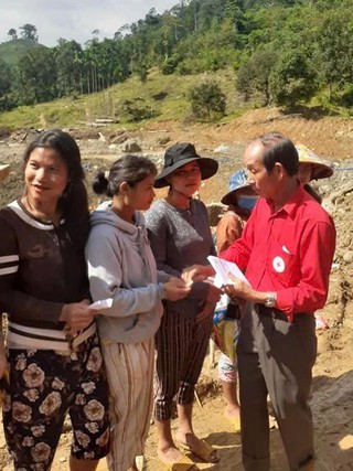 'Ông Quang từ thiện' của thôn Tất Viên