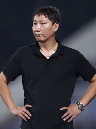 HLV Kim Sang-sik phải chứng tỏ bản lĩnh cầm quân ở Asian Cup