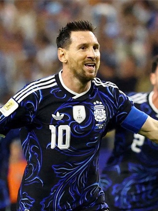 Siêu sao Hàn Quốc Faker tiết lộ thần tượng Messi: GOAT cũng mê GOAT