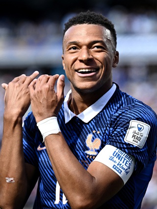 Đua phá lưới World Cup hấp dẫn nhất lịch sử: Messi và  Mbappe quá hay, Ronaldo 'mất tích'