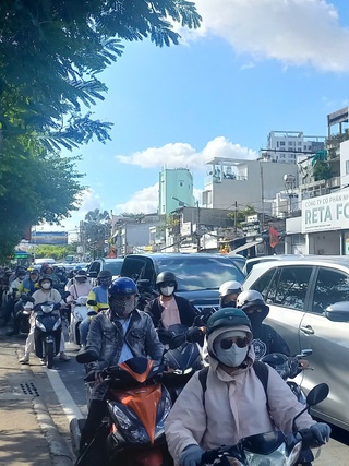Đường Nguyễn Tất Thành sắp mở rộng: Người trẻ chờ hết cảnh kẹt xe