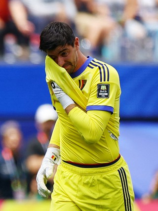 Courtois bật khóc khi chia tay World Cup theo kịch bản cay đắng nhất 