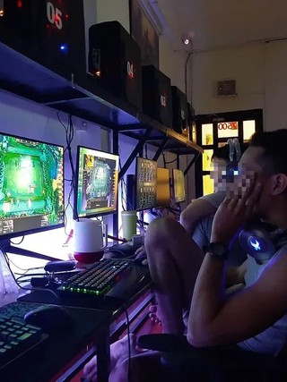 Quán internet 'xuống đèn' sau 22 giờ đêm