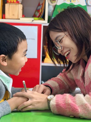Cô giáo nhỏ với trái tim lớn