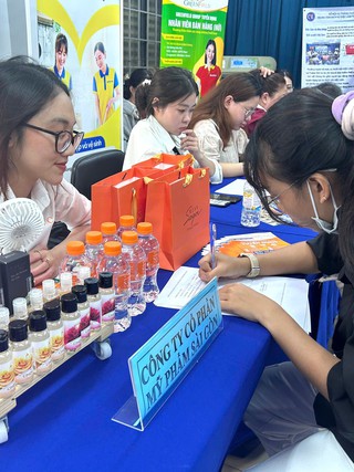 Hơn 13.700 việc làm trống tại TP.HCM: Thu nhập tới 39 triệu đồng/tháng