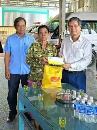 Ông chủ muối sấy dành hàng chục tỉ đồng giúp người nghèo