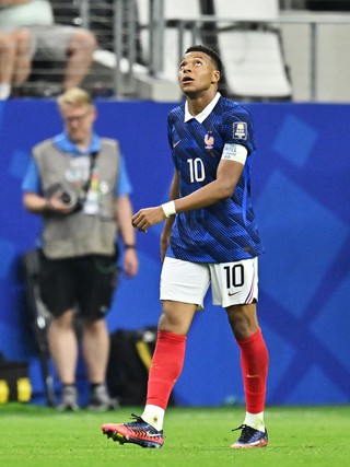 Pháp không còn tâm trạng đấu Anh tranh HCĐ, Mbappe chưa nguôi cơn giận vì thua Tây Ban Nha