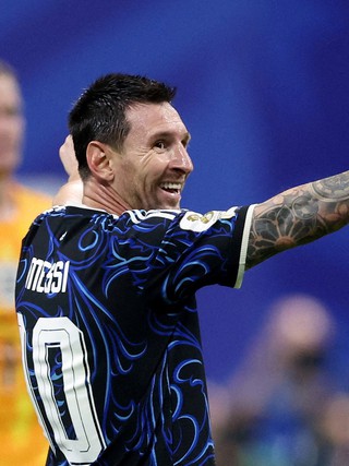 Bị nói bóng gió là 'con cưng FIFA', Messi lạnh lùng đáp trả: Thật điên rồ!