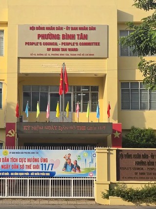 Con phân bổ về trường cách nhà 8 km, phụ huynh được điều chỉnh bằng cách nào?