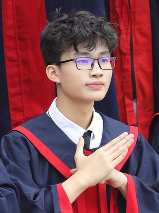 Đã trúng tuyển đại học, nam sinh âm thầm thi lại thành thủ khoa khối D07