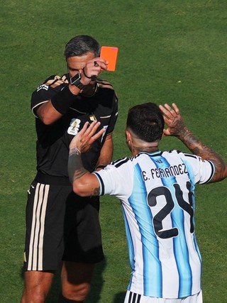 Sao Argentina Enzo Fernandez lần đầu lên tiếng về tấm thẻ đỏ tai hại ở chung kết World Cup