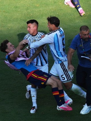 FIFA bất ngờ xóa thẻ đỏ của Paredes, lên tiếng về màn ẩu đả sau chung kết World Cup