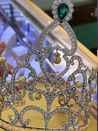 'Vụ vương miện 3 tỉ đồng kiểm định toàn kim cương giả': Ban tổ chức nói gì?