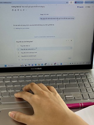 Viết email hay nhờ AI, nhưng vào họp lại 'cứng họng' trước câu hỏi bất ngờ