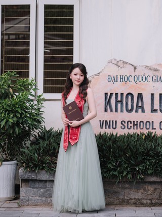 Nữ thủ khoa xinh đẹp và cách học trước lượng kiến thức 'khổng lồ'