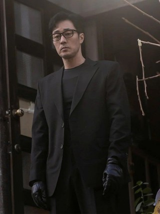 So Ji Sub tặng vàng cho 300 nhân viên sau thành công của 'Đặc vụ Kim tái khởi động'