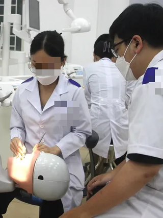 Sinh viên ngành y cợt nhả trên mạng: Y đức để đâu?