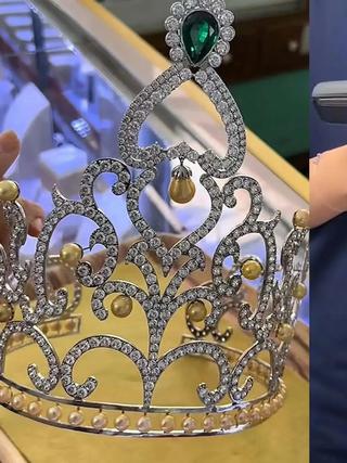 Á hậu ném gạch vào nhà dân, vương miện 'kim cương giả': Sở VH-TT TP.HCM nói gì?