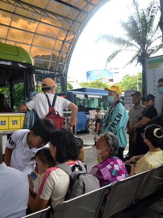 Xe buýt miễn phí ở TP.HCM còn được bốc thăm trúng thưởng, nhiều người tiếc vì… hụt