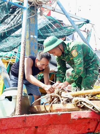 Hải Phòng cấm biển, bắn pháo hiệu báo bão số 1 (bão Maysak)