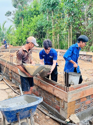Thanh niên Vĩnh Long chung sức xây dựng quê hương
