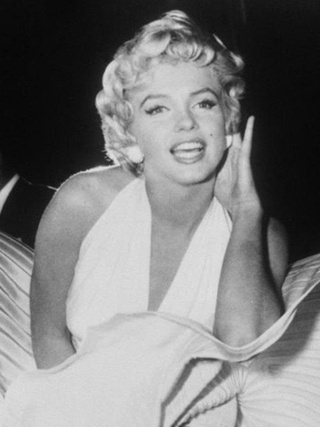 Tỉ phú Mỹ chi hơn 5 tỉ đồng để được chôn cất cạnh Marilyn Monroe