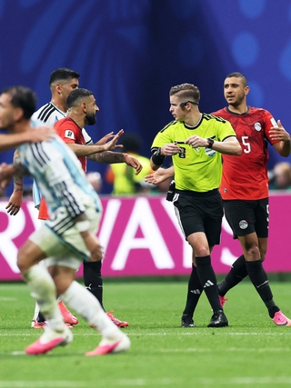 Liên đoàn Bóng đá Ai Cập khiếu nại lên FIFA, đòi điều tra trọng tài trận thua Argentina