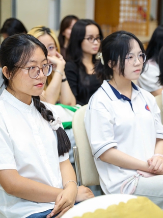 Nguyên nhân điểm chuẩn khối ngành khoa học xã hội nhân văn giảm sâu