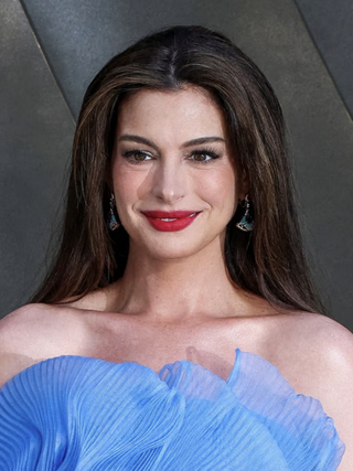Anne Hathaway phản ứng khéo léo khi phim thất bại