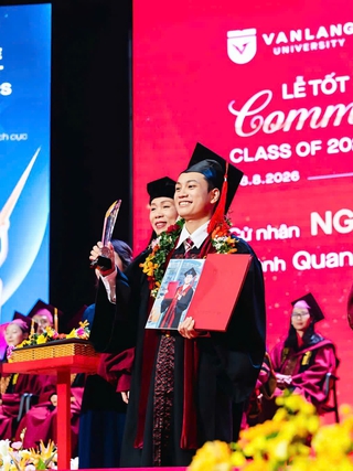 Nam sinh từ đêm nằm ôm pô xe máy để ngủ đến danh hiệu thủ khoa