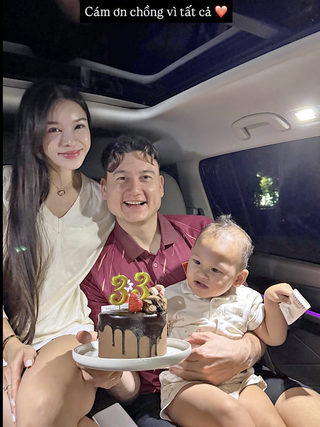 Khoảnh khắc đốn tim của Đặng Văn Lâm bên vợ và con trai trước giờ sang Malaysia